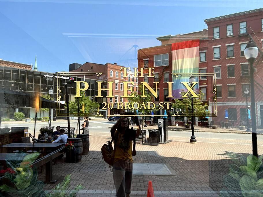 בנגור The Phenix Historic Dtwn Hotel, King Bed, Pickering Square View, Room # 301 מראה חיצוני תמונה